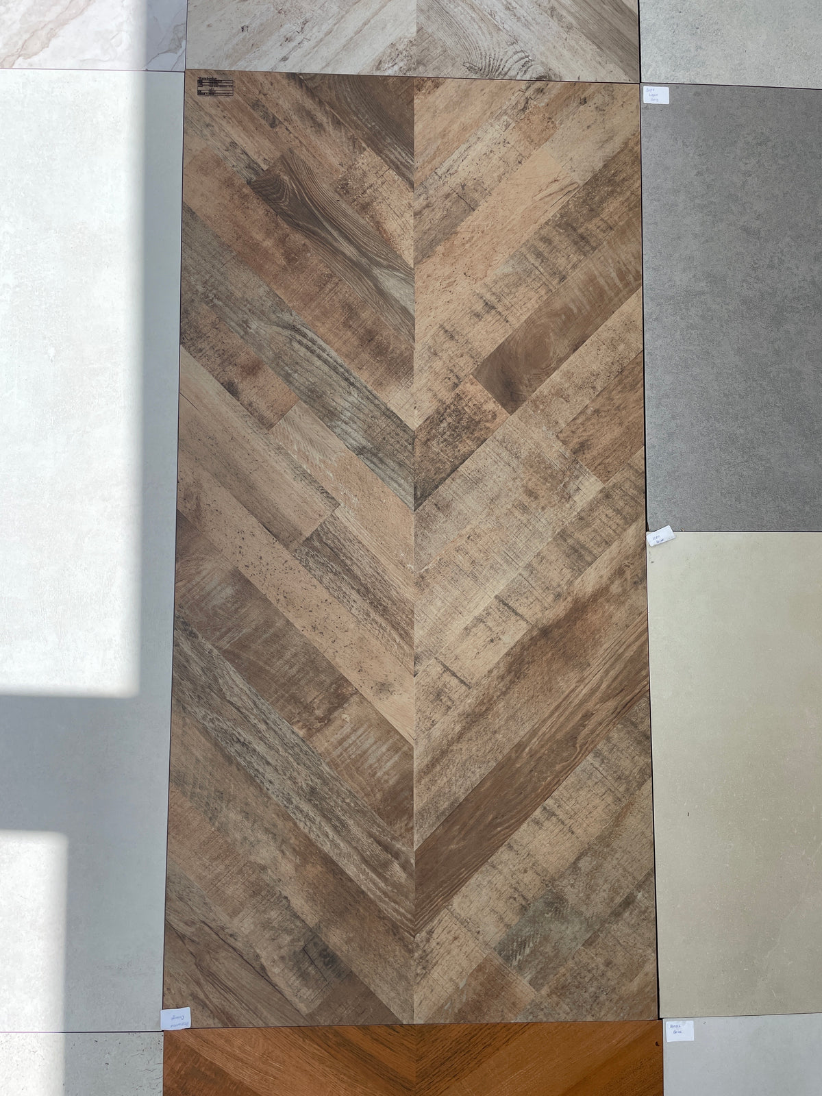 Carrelage sol / mur effet bois chevron FISHWOOD LIGHT l.60 x L.120 cm Mat LIMCARO - photo réelle 1