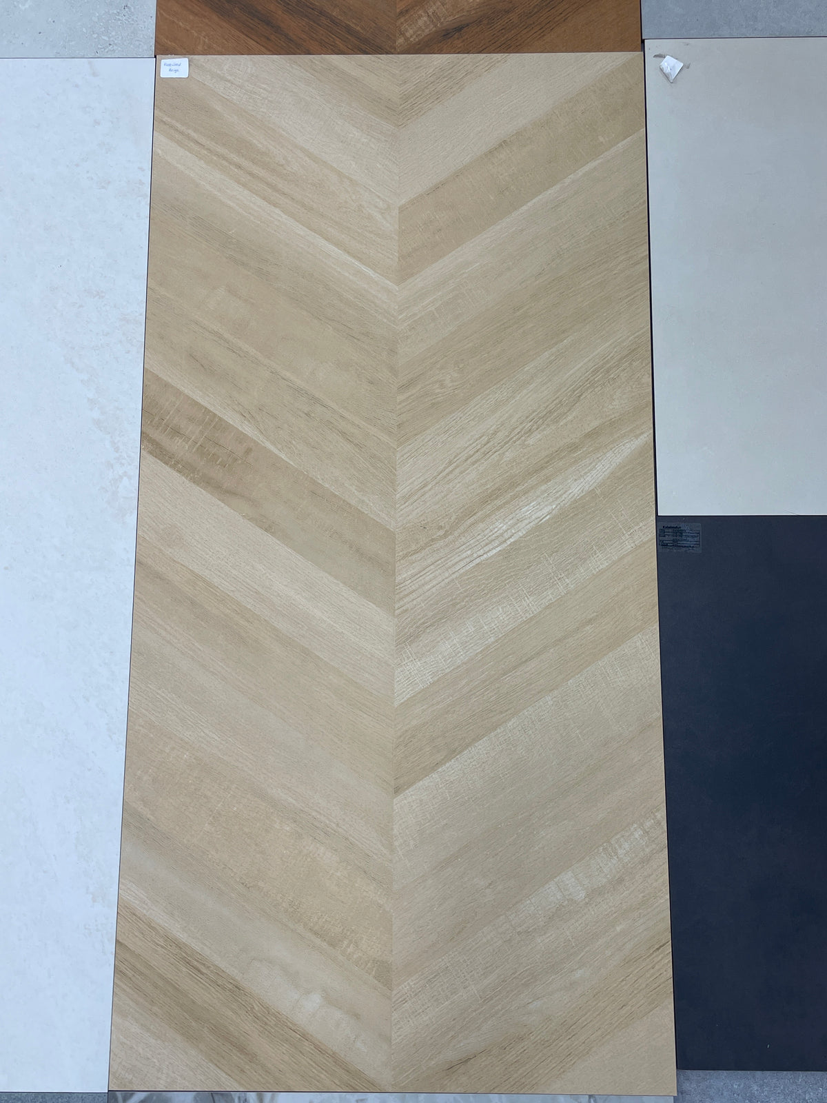 Carrelage sol/mur effet bois naturel ROSEWOOD BEIGE Mat LIMCARO - photo réelle 1