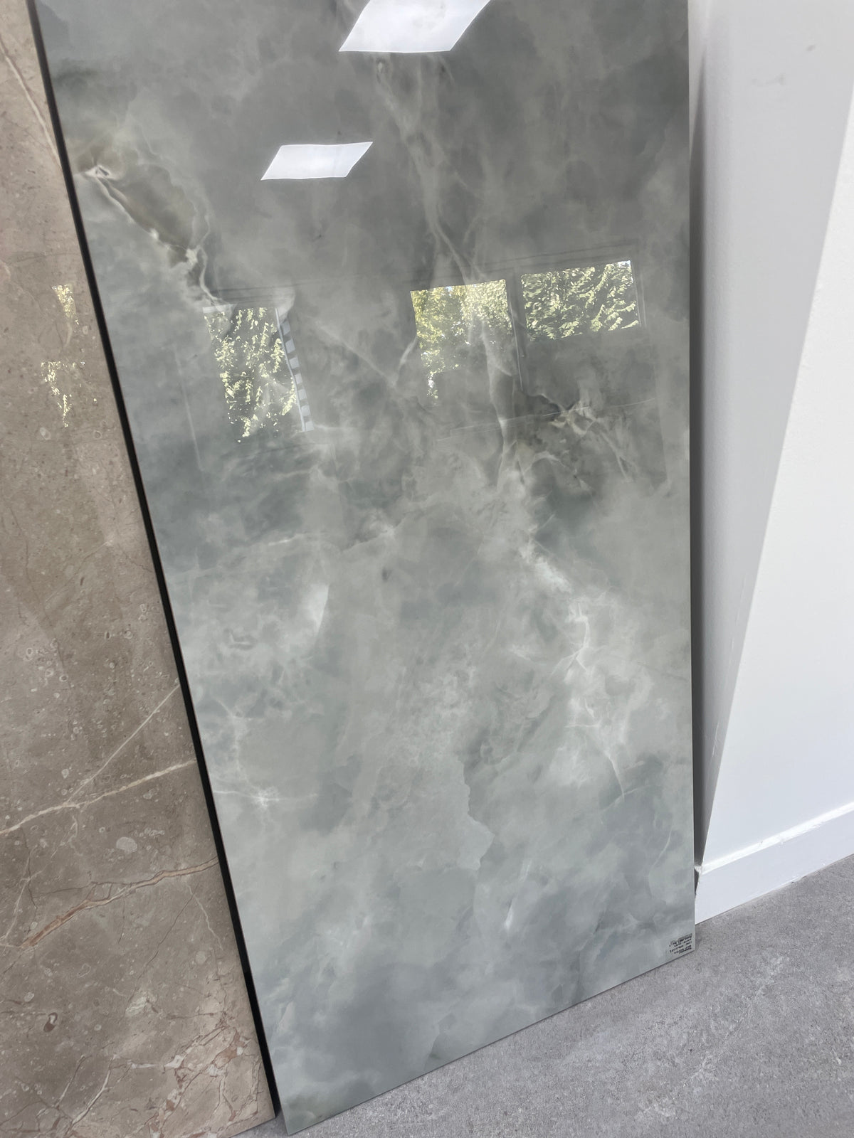 Carrelage sol / mur effet onyx ONYX FLOW GRIS l.60 x L.120 cm Brillant LIMCARO - photo réelle 1